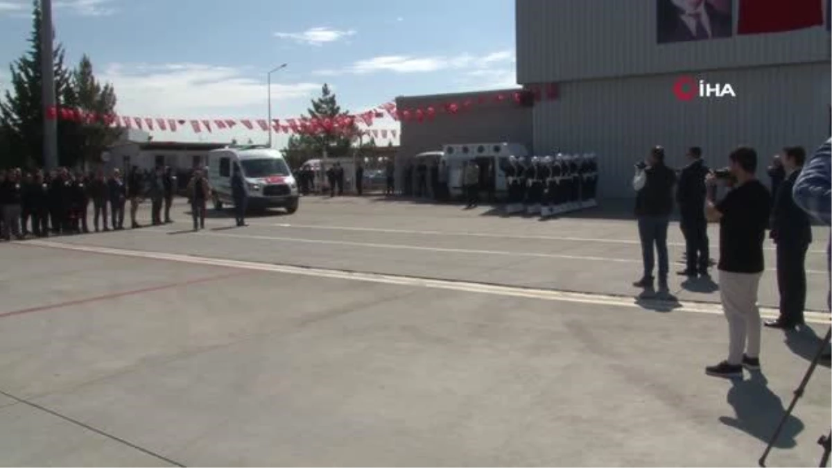 Dün Telabyad'ta meydana gelen patlamada şehit olan polis memurları Şanlıurfa Gap Havalimanındaki merasimin akabinde memleketlerine uğurlanacak