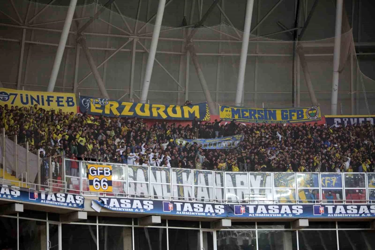 Fenerbahçeli taraftarlar grubunu yalnız bırakmadı