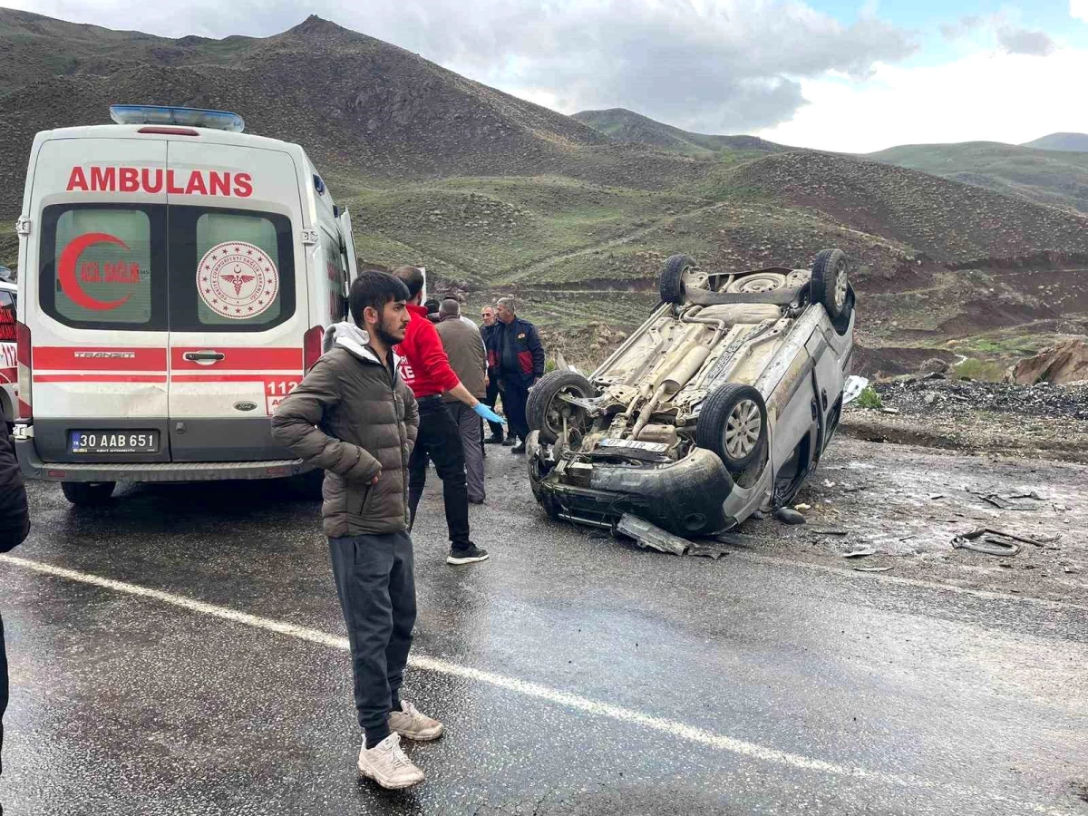 Hakkari'de trafik kazası: 1'i ağır 5 yaralı