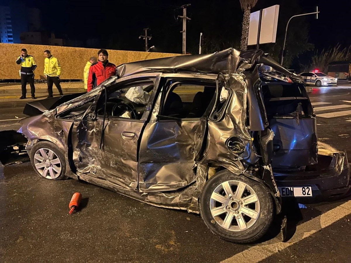 Mersin'de otobüs ile çarpışan arabanın şoförü hayatını kaybetti