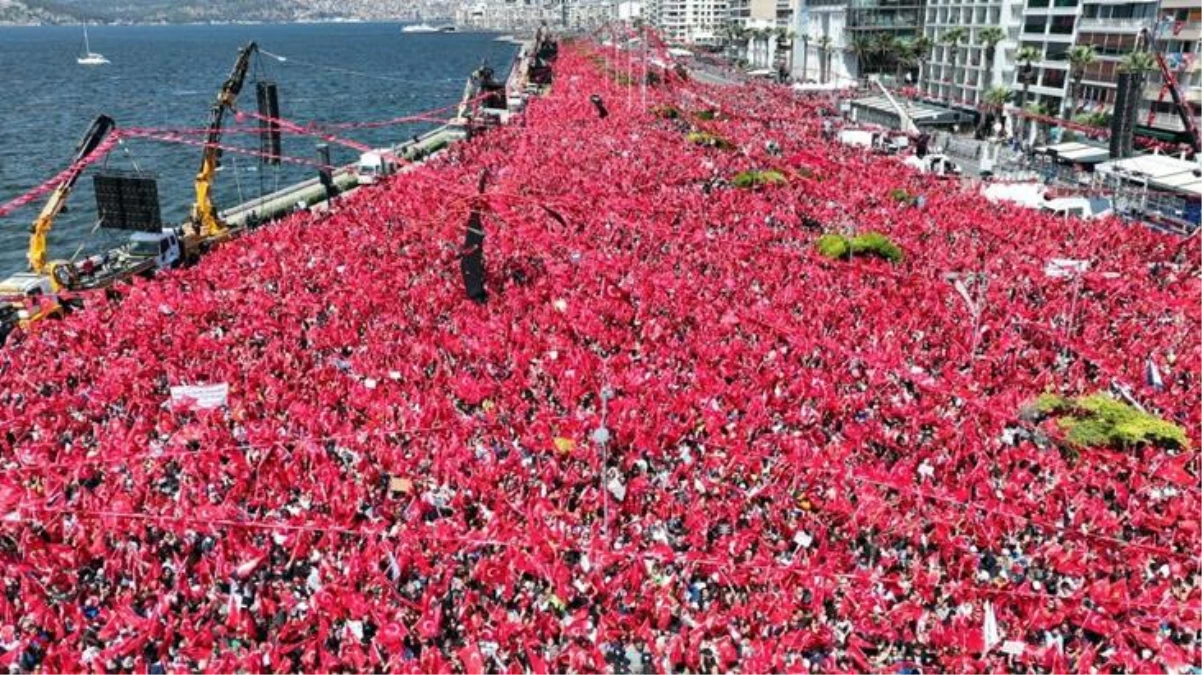 Millet İttifakı tam takım İzmir mitinginde! Alandaki kalabalık dikkat cazibeli