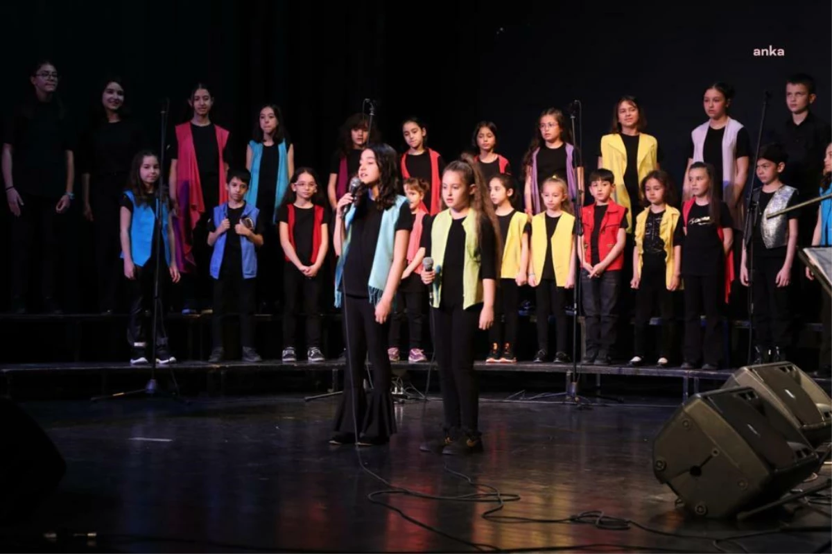Odunpazarı Belediyesi '100'ü Aydınlığa Bakanlar Söylüyor' Konseri Düzenledi