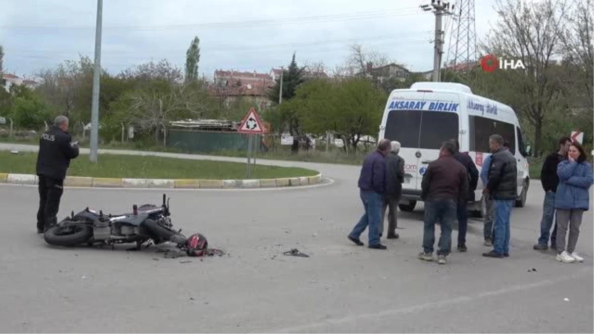 Sürat motosikleti minibüse çarptı: 1 ağır yaralı