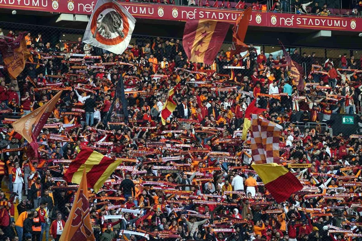 Galatasaray taraftarından kombine yenilemeye ağır ilgi