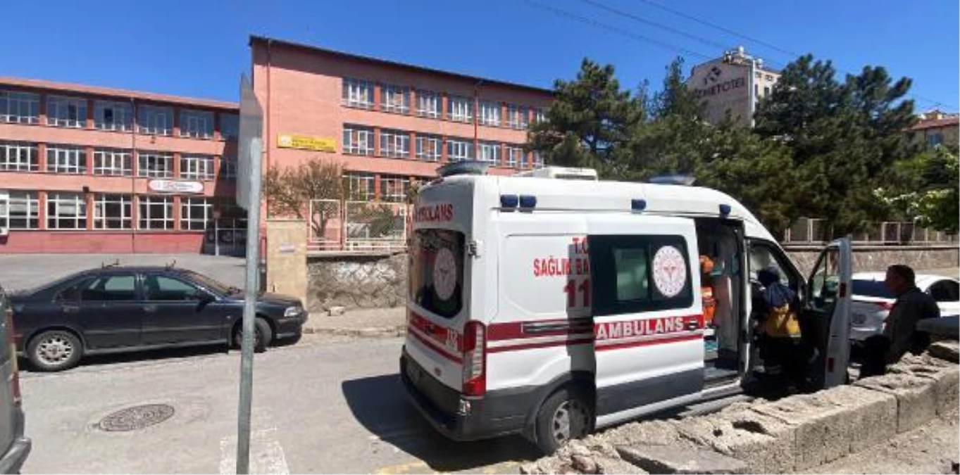 Kayseri'de köfte yedikten sonra rahatsızlanan 2 lise öğrencisi hastaneye kaldırıldı
