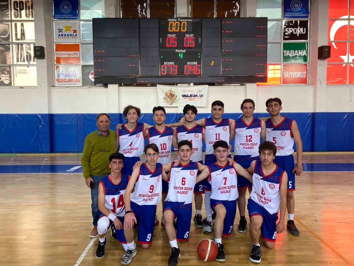 Liselerarası basketbolda Erzincan Lisesi yarı finalde