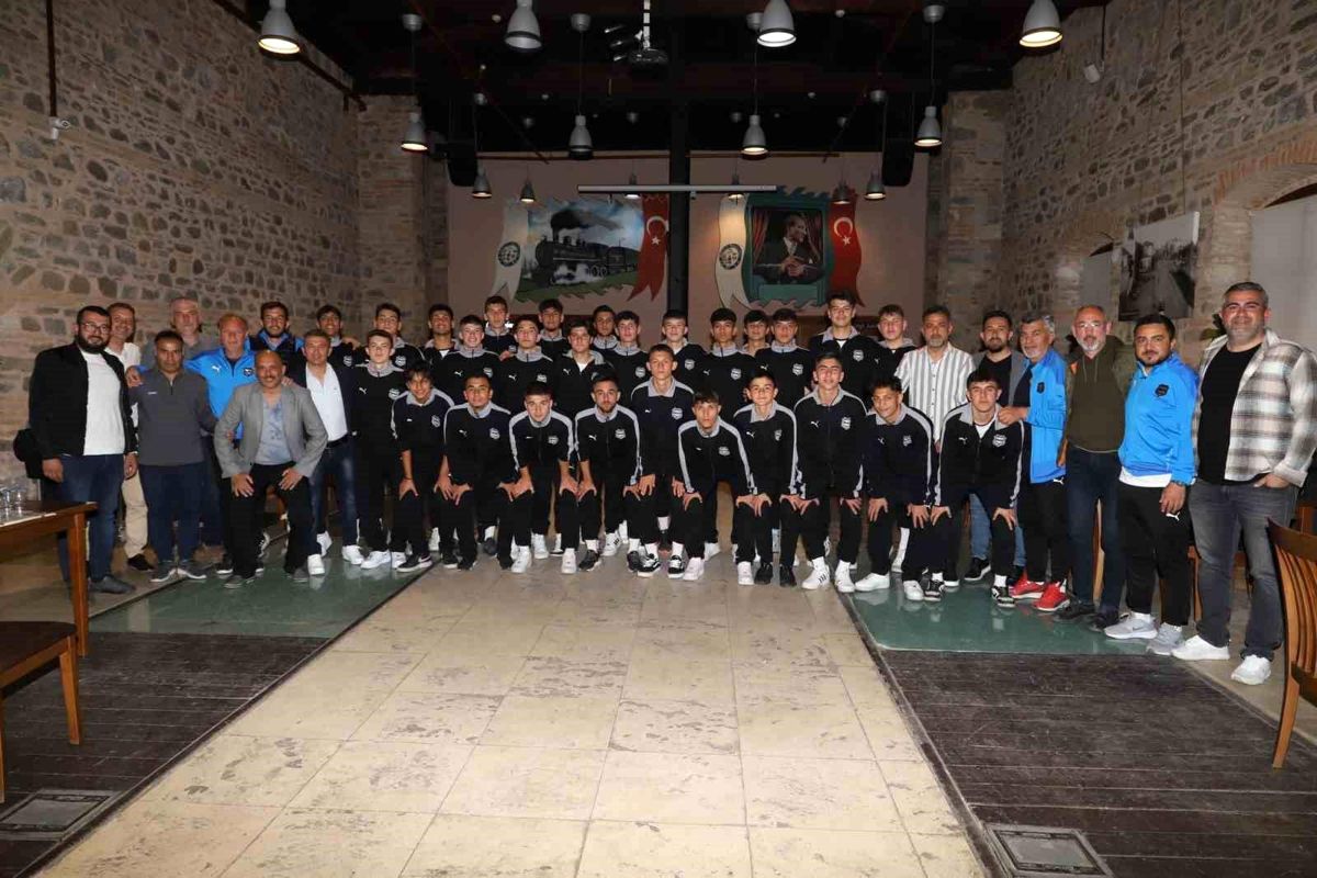 Nazilli Belediyespor U17 Futbol Kadrosu akşam yemeğinde buluştu