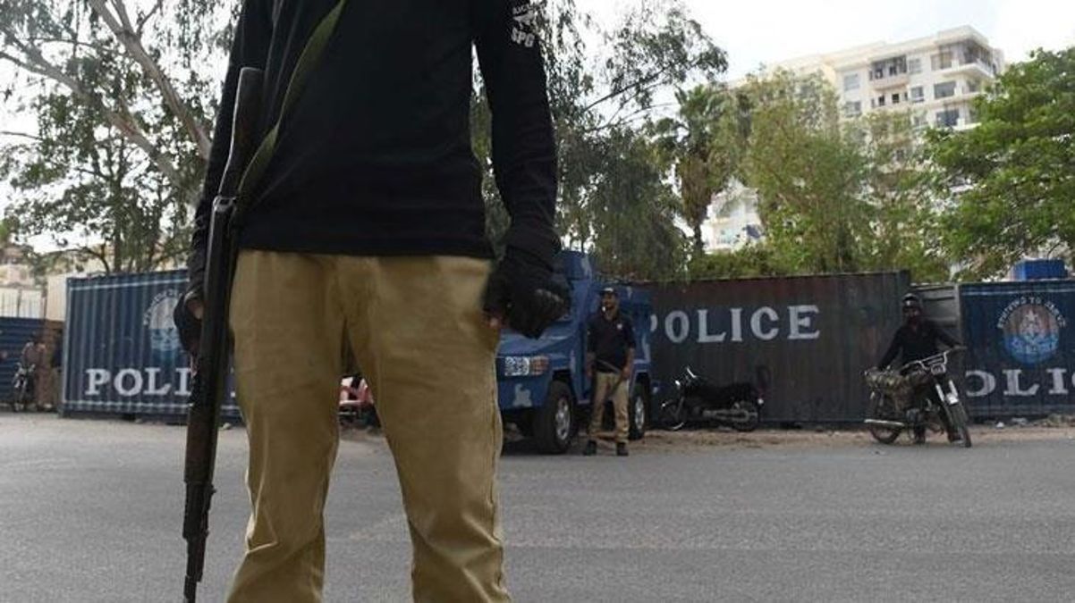 Pakistan'da okula düzenlenen silahlı hücumda 7 öğretmen öldü