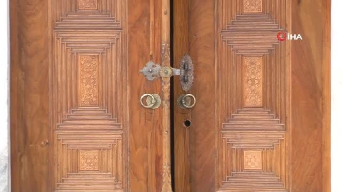 Topkapı Sarayı Hazine Koğuşu'nun asırlara meydan okuyan kapısı restore edildi