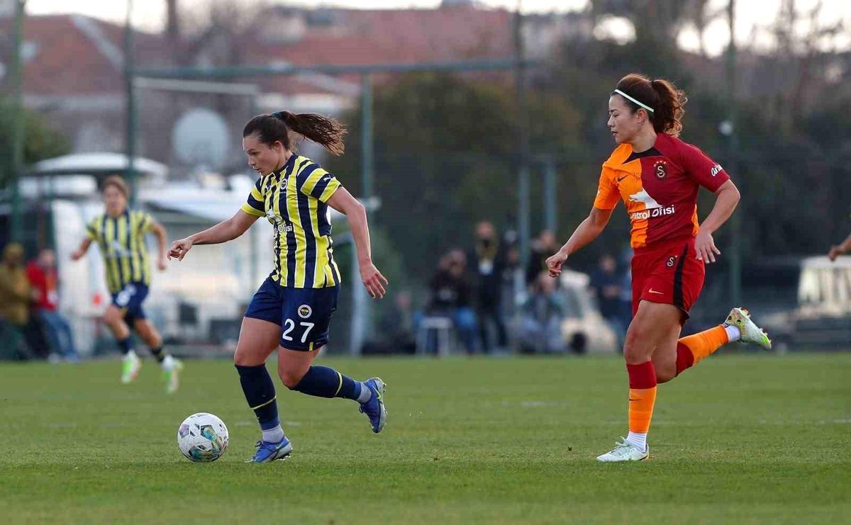 Turkcell Bayan Futbol Harika Ligi yarı finallerinde derbi heyecanı yaşanacak