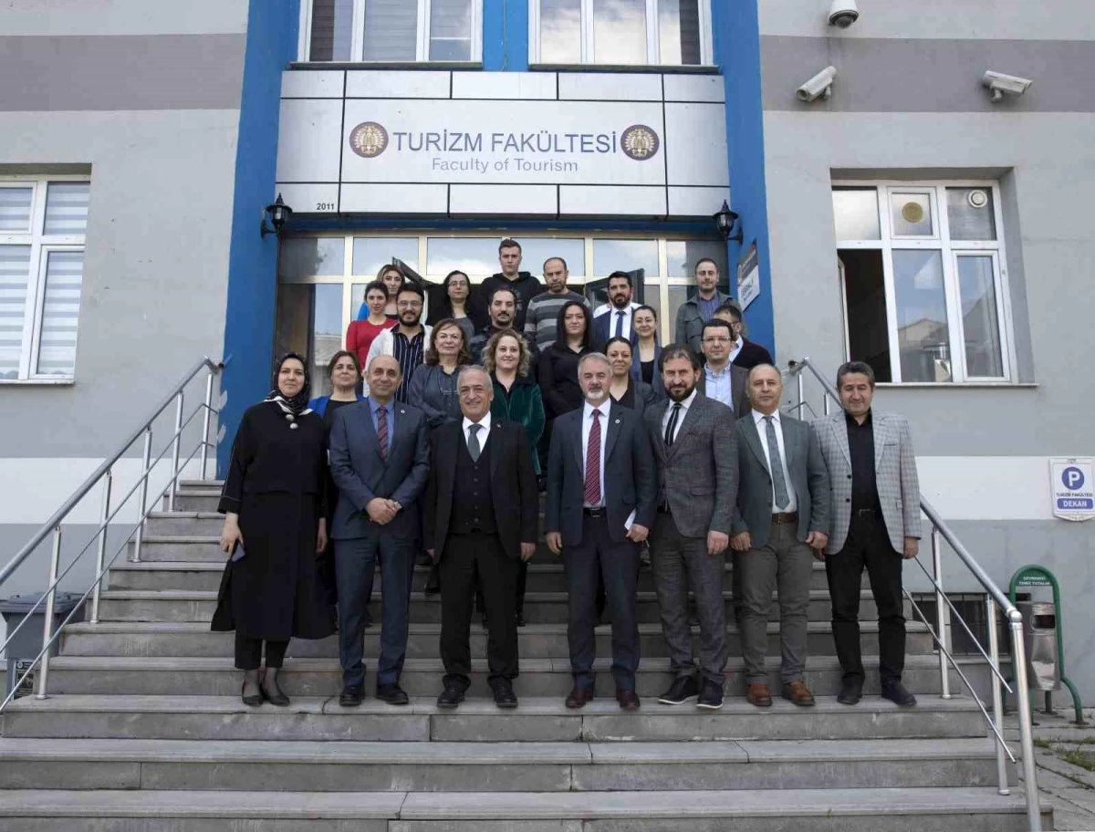 Atatürk Üniversitesi Rektörü Fakülte Ziyaretlerine Devam Ediyor