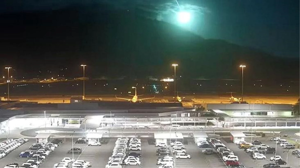 Avustralya'da düşen meteor gökyüzünü aydınlattı! Halk kısa müddetli panik yaşadı