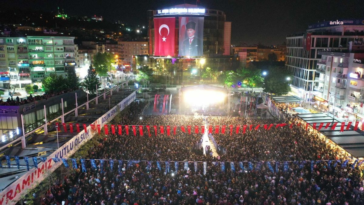 Aydın'da Melek Mosso konseri coşkuyla kutlandı