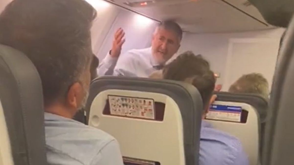 Bakan Nebati ile yolcular ortasında yaşanan "rötar" tartışmasından yeni imgeler: Gidin niçin kaybettiğinize bakın