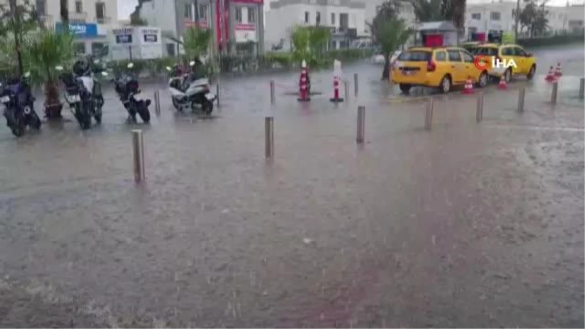 Bodrum'da Yağış Yolları Kapattı