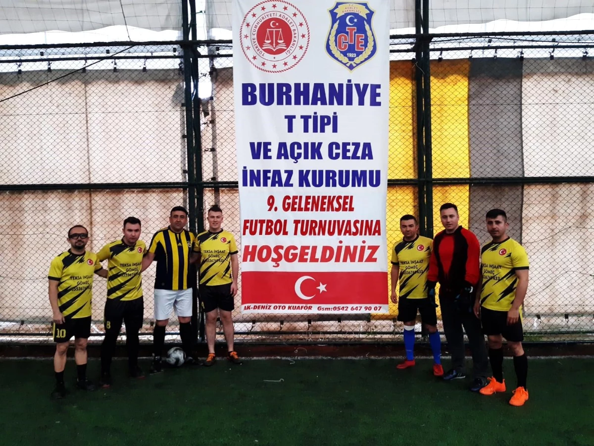 Burhaniye'de Klasik Futbol Turnuvası ilgi gördü