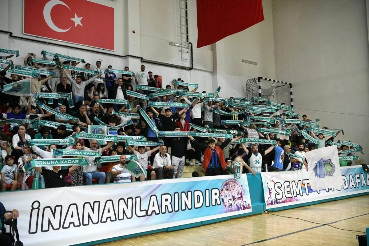 Çayırova Belediyesi Basketbol Kadrosu 1. Lig'e yükseldi