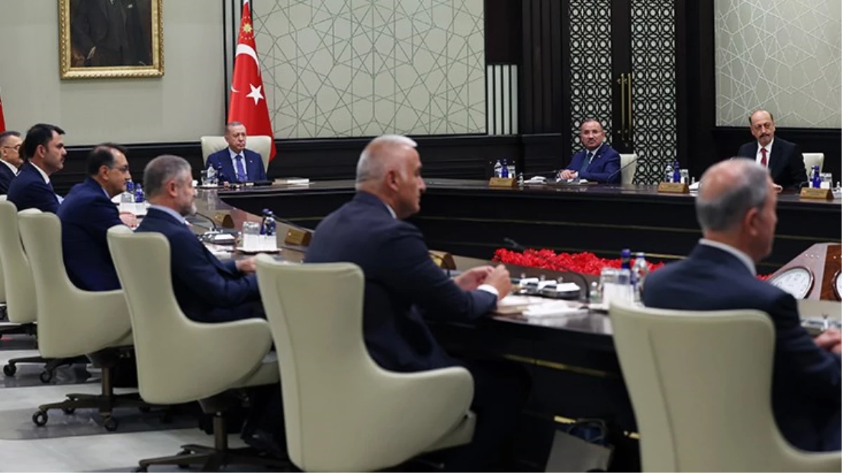 Cumhurbaşkanı Erdoğan, mevcut bakanlarla son kabine toplantısını gerçekleştiriyor
