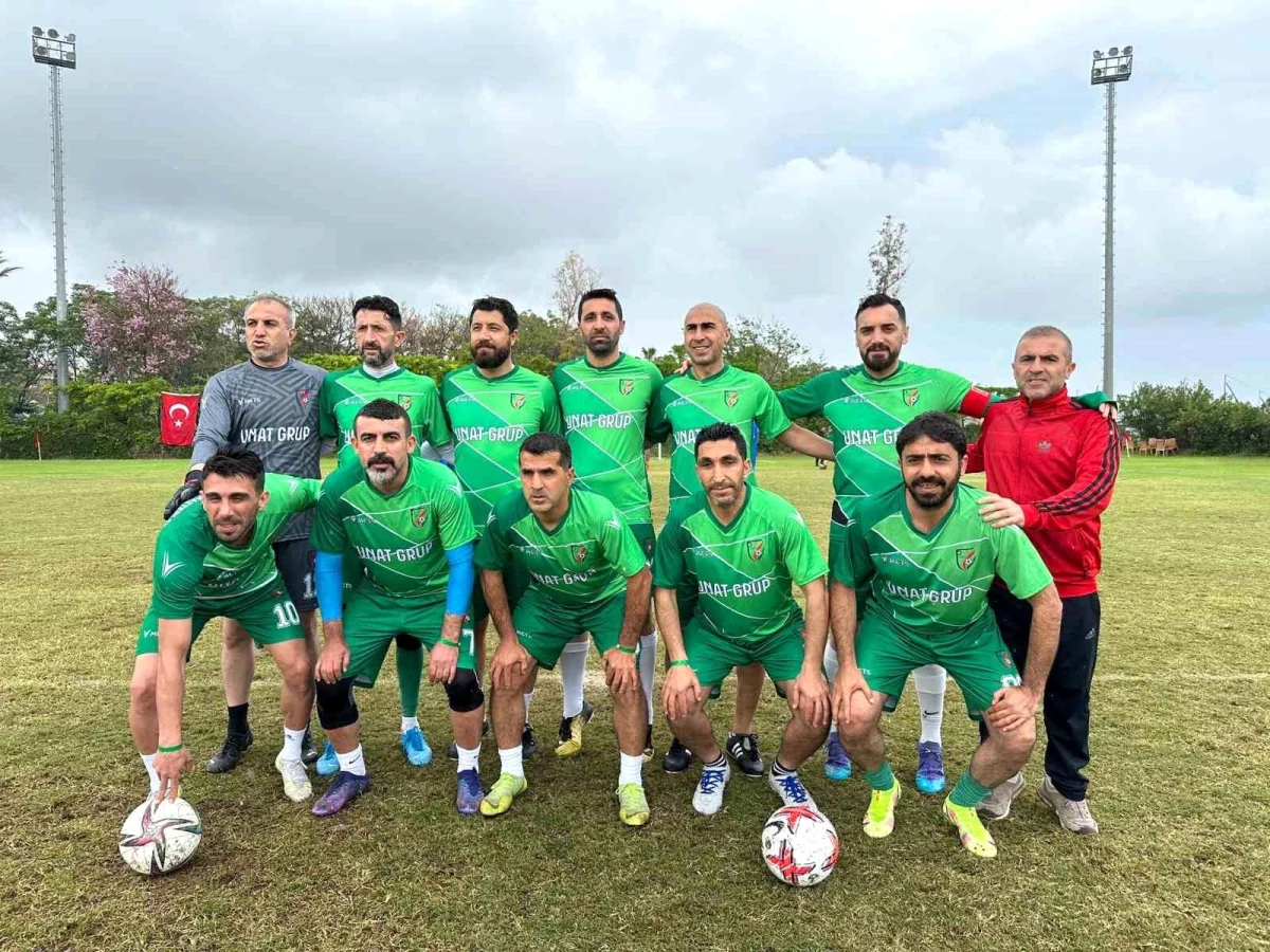 Diyarbakırlı masterler futbol ekibi şampiyon oldu