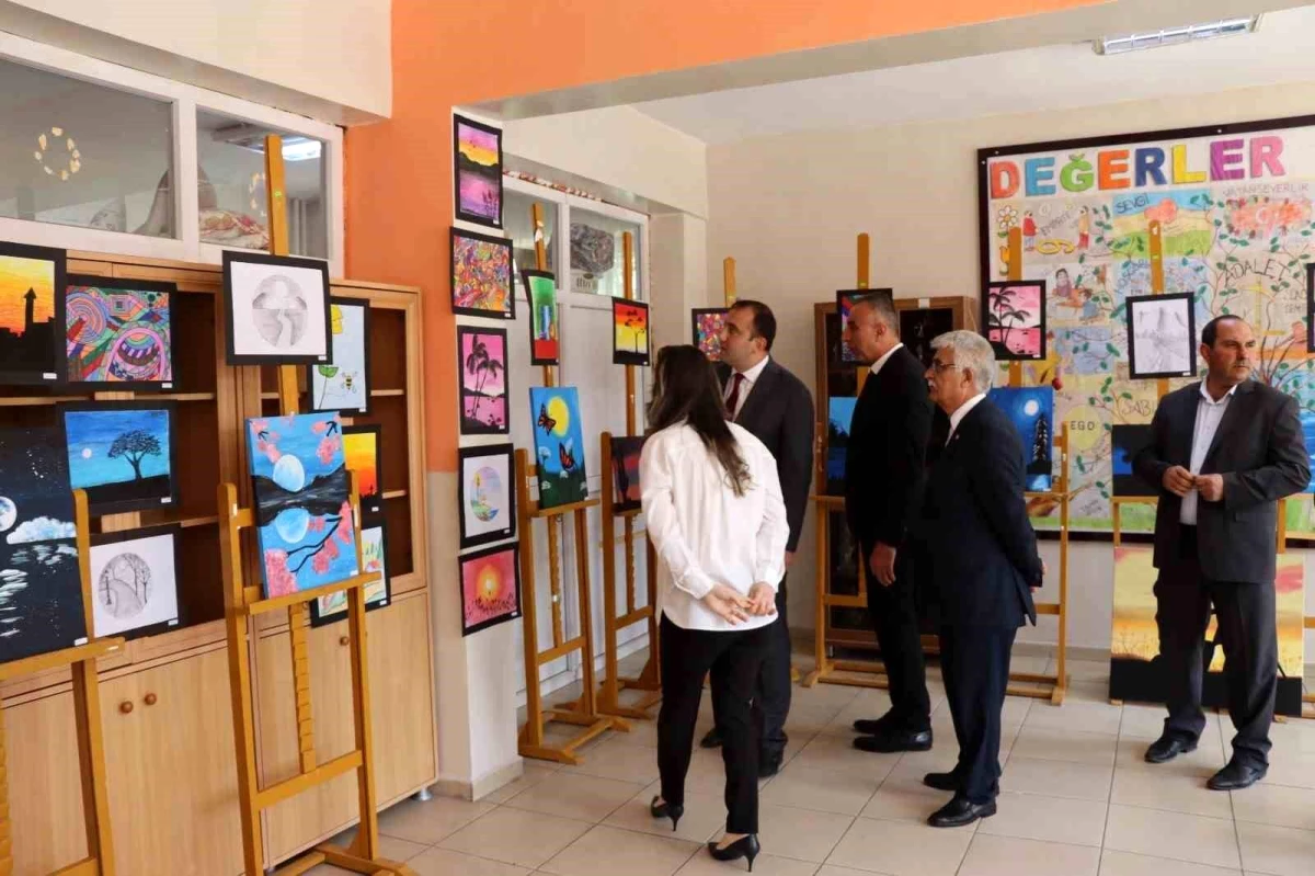Erzurum'da Cumhuriyet Ortaokulu öğrencilerinin yıl sonu standı açıldı