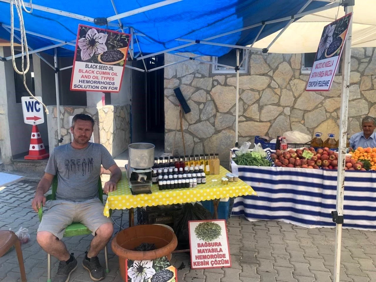 Fethiye'de esnaf, turistlere doğal çörek otu yağı satışı yaparak yardımcı oluyor