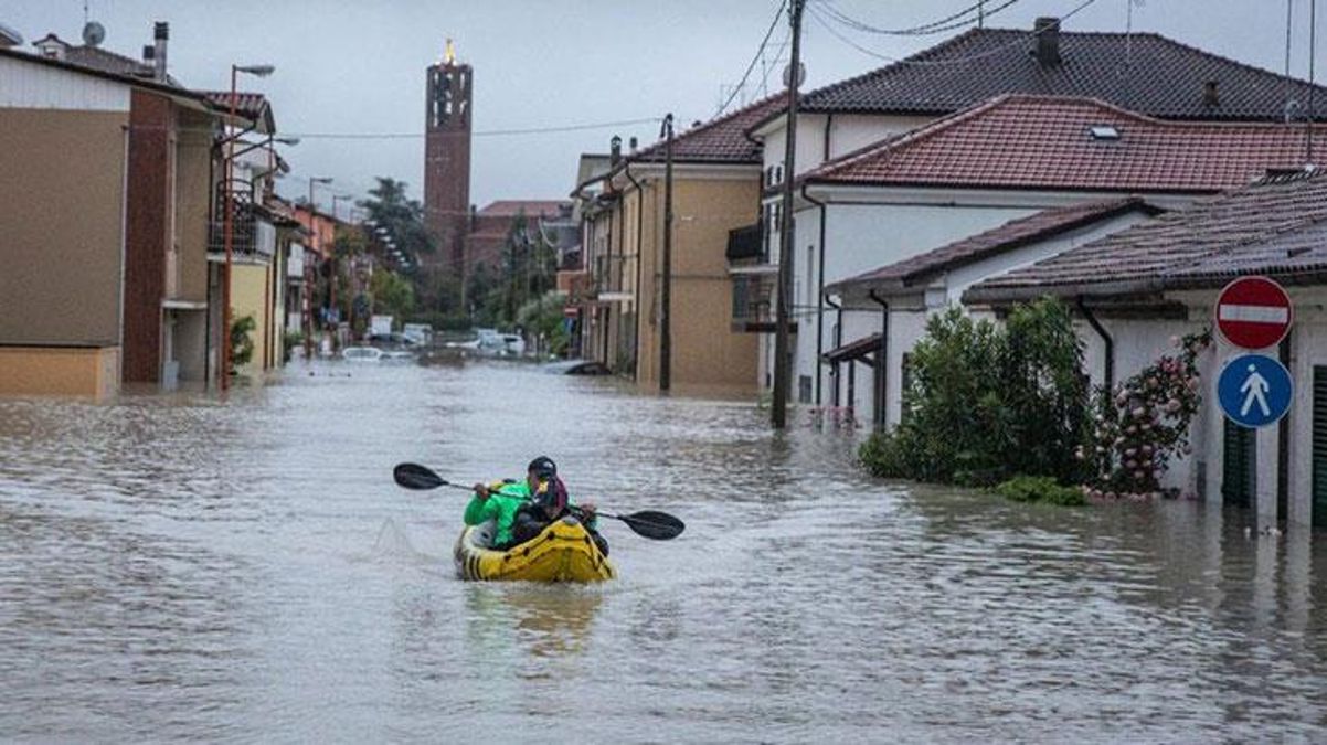 İtalya'daki sel felaketinde 8 kişi hayatını kaybetti