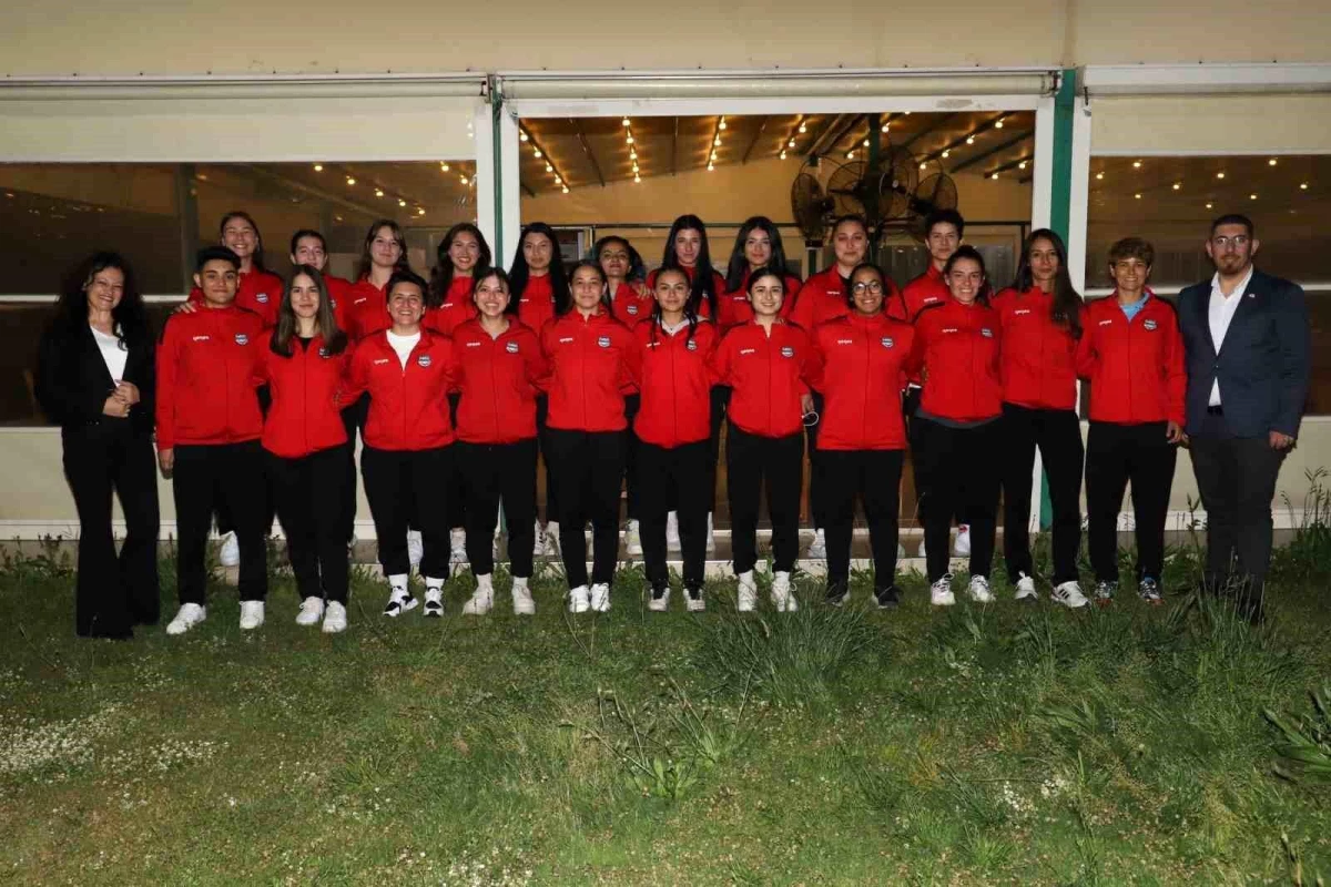 Nazilli Belediyespor Bayan Futbol Grubu deplasman öncesi moral depoladı