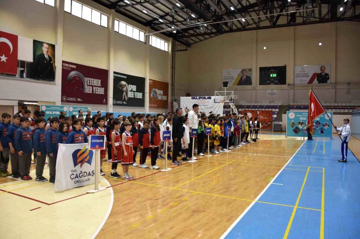 Okul Sporları Küçükler Basketbol Yarı Final Karşılaşmaları Başladı