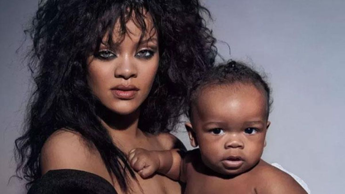 Rihanna, gebeyken çekilen üstsüz fotoğraflarını paylaştı