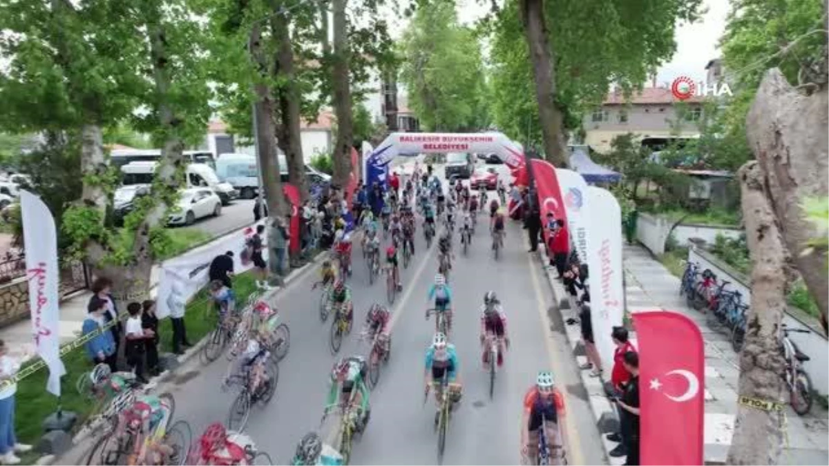Türkiye Kupası Yol Bisiklet Yarışları Sındırgı'da Başladı