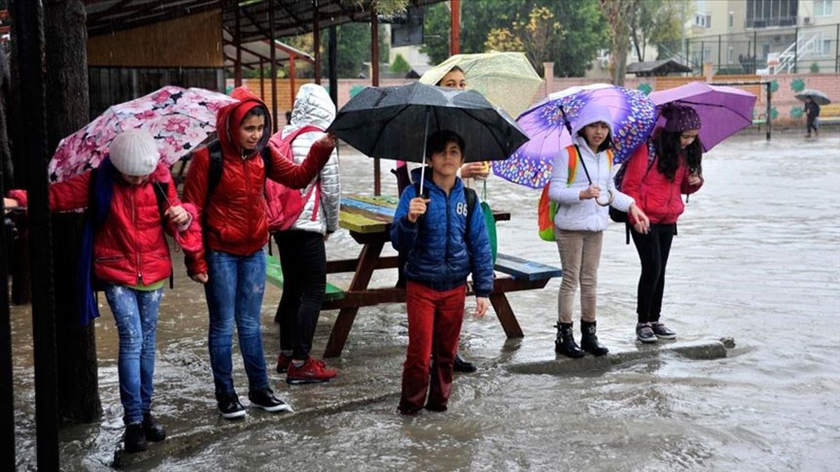 5 Haziran bugün okullar tatil mi? Yağmur ve sel nedeniyle okulların tatil edildiği vilayet ve ilçeler