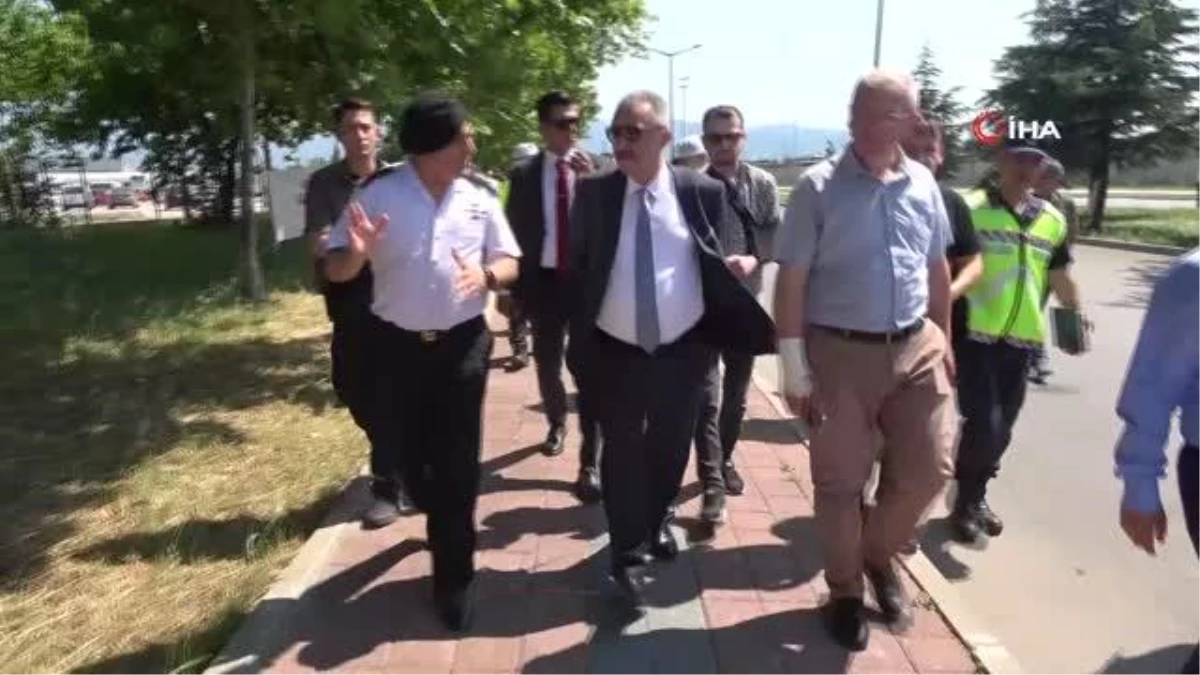 Bursa'da Bayram Tatiline Çıkan Yolcuları Jandarma ve Polis Uğurladı