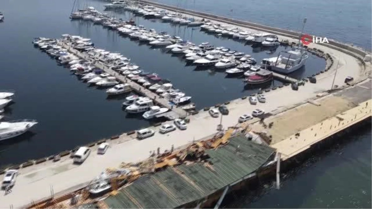 Büyükçekmece'de Yat Limanı'na yapılan kaçak tesisi belediye takımları yıktı