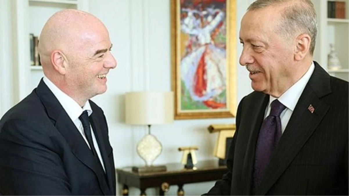 Cumhurbaşkanı Erdoğan'ı ziyaret eden FIFA Lideri Infantino, yanında iki de armağan getirdi