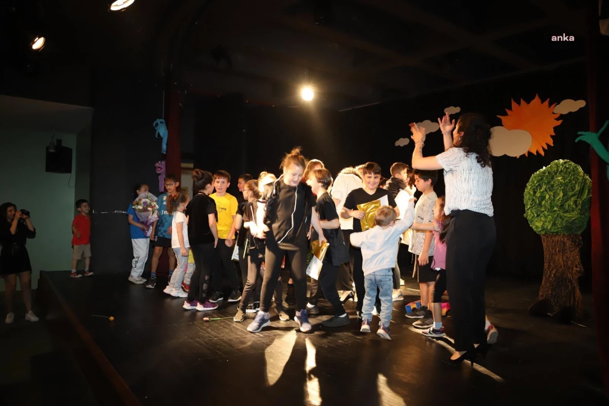 Eskişehir Büyükşehir Belediyesi Kent Tiyatroları'ndan çocuklara teknoloji bağımlılığı uyarısı