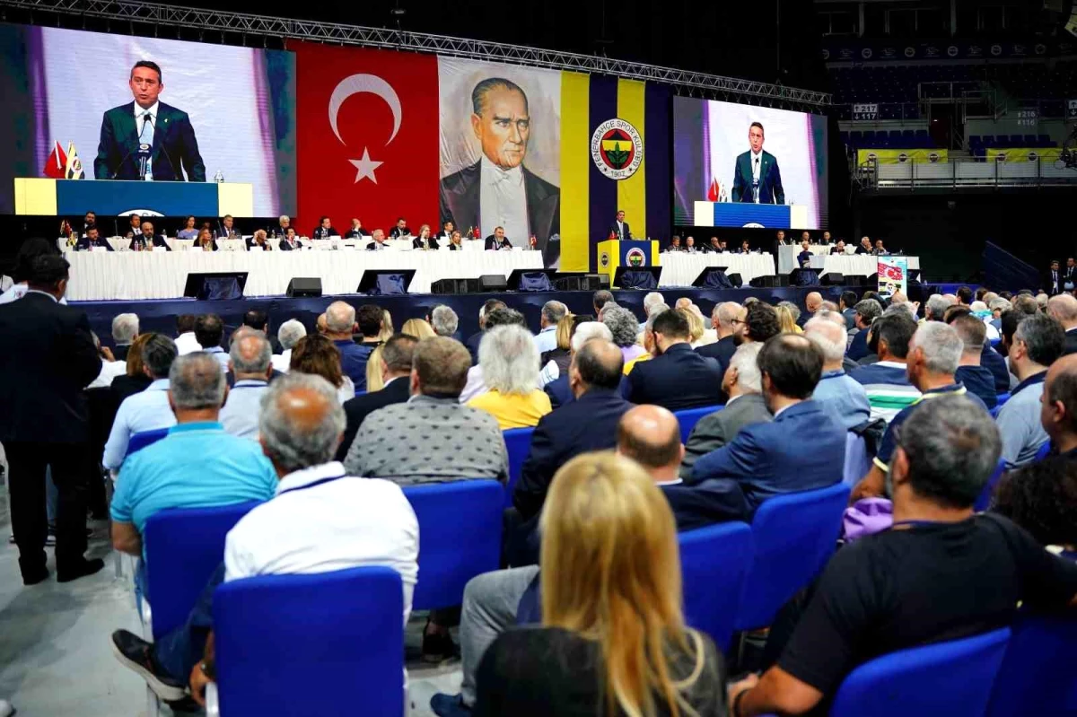 Fenerbahçe Lideri Ali Koç: 'Camiayı çok güzel bilen bir Türk hocayla çalışmanın bizim için âlâ olacağını düşünüyoruz'