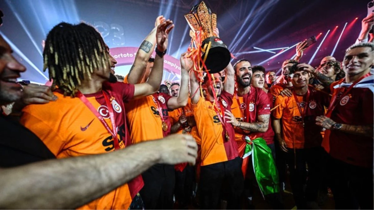Galatasaray'ın şampiyonluk kutlamalarında ekrana getirilen hologram aslan dalga konusu oldu