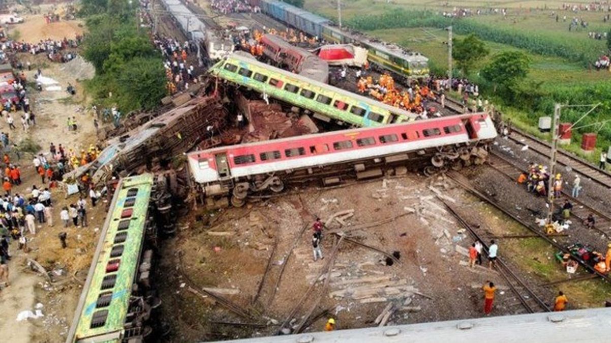 Hindistan'daki tren kazasına bilanço dehşetli: 233 meyyit, 900'den fazla yaralı var