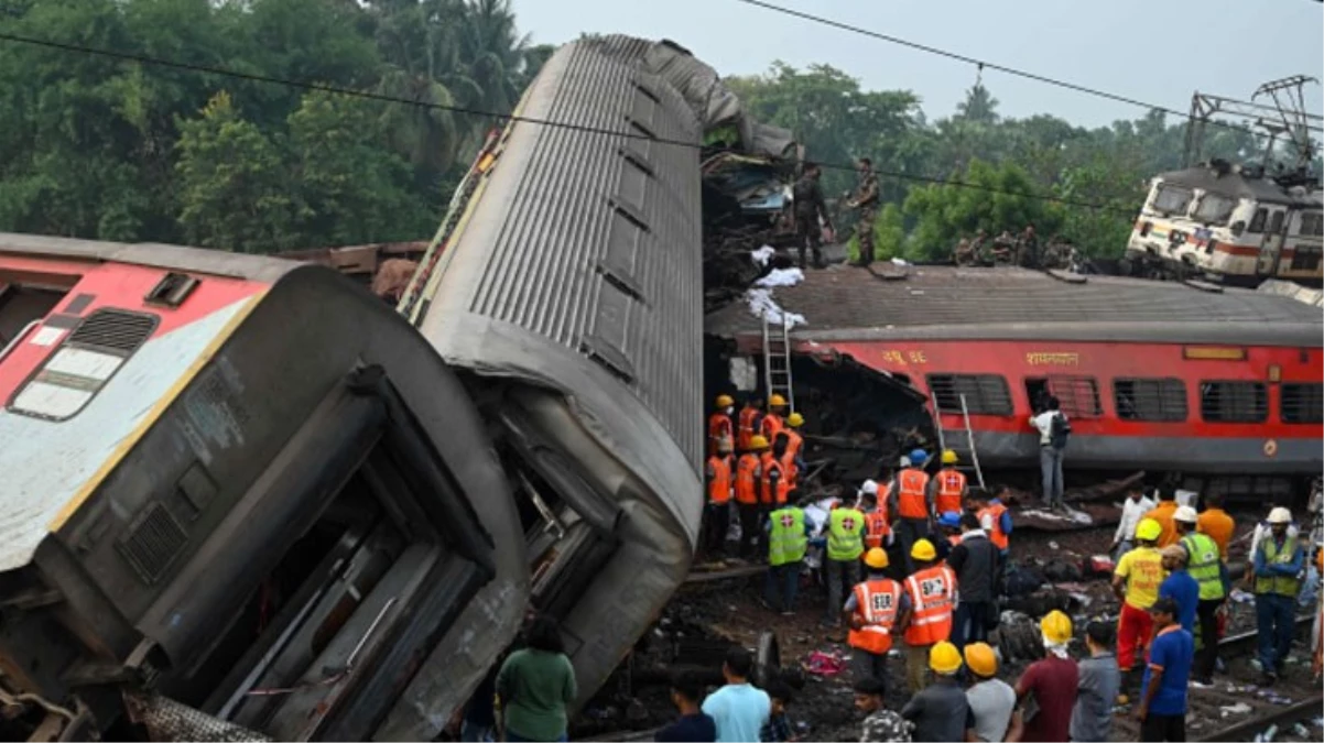 Hindistan'daki tren kazasında can kaybı 294'e yükseldi