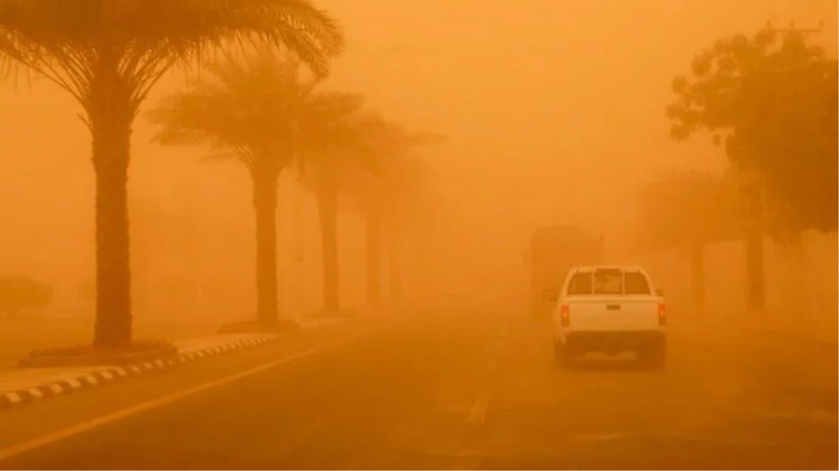 İran'da toz fırtınası nedeniyle 330 kişi hastanelik oldu