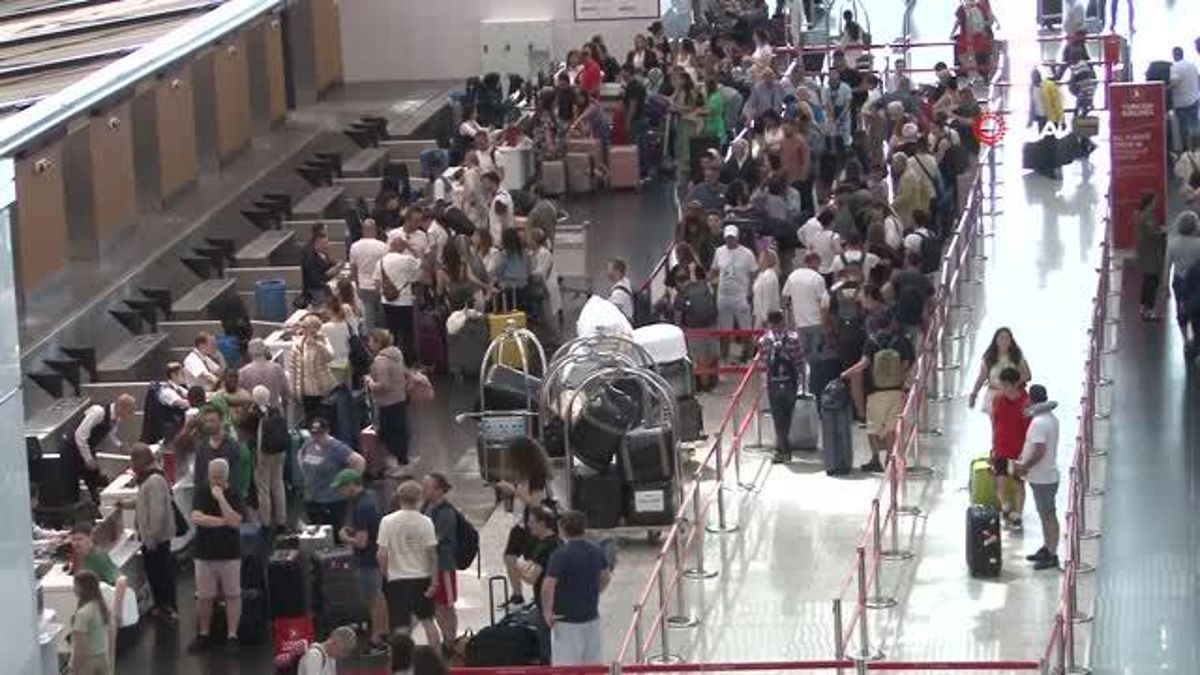 İstanbul Havalimanı'nda Kurban Bayramı öncesi yoğunluk sürüyor
