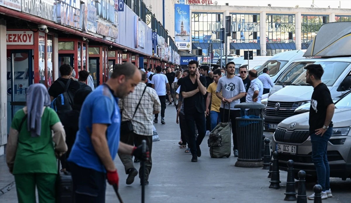 İstanbul Otogarı'nda Bayram Yoğunluğu