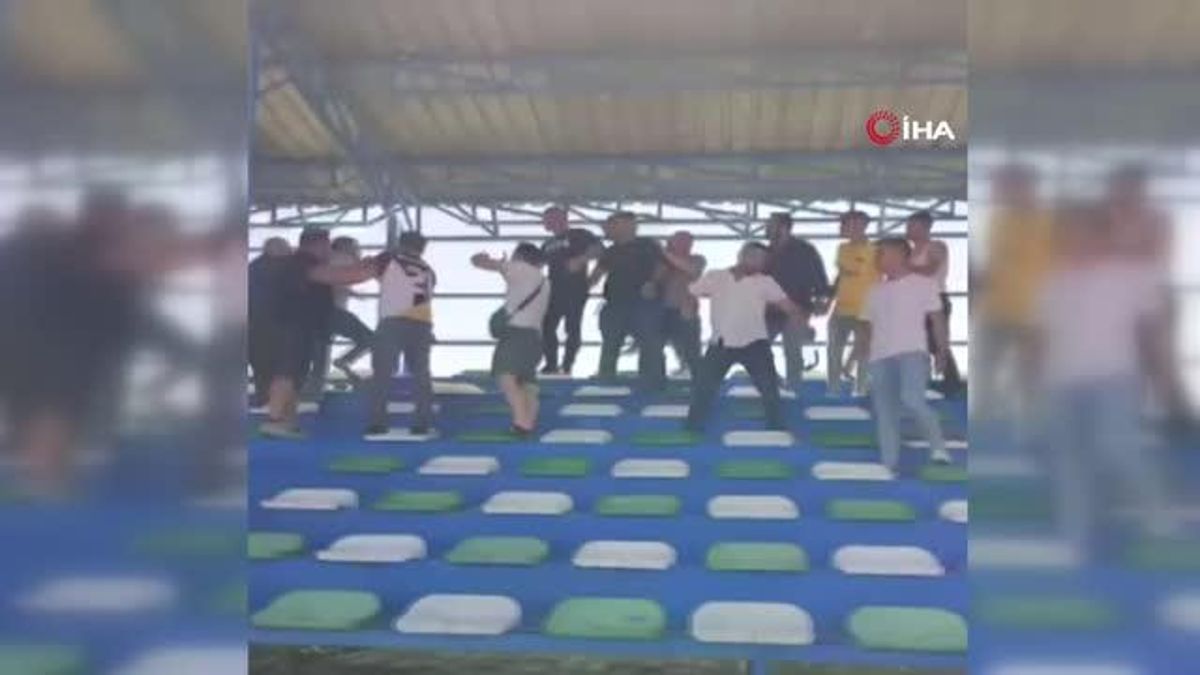 İzmir'de amatör maçta taraftarlar birbirine girdi