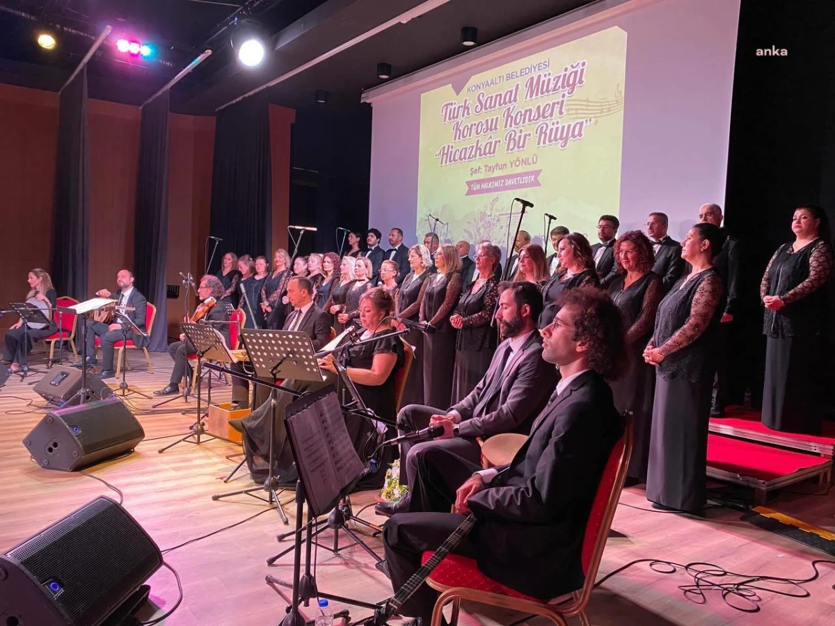 Konyaaltı Belediyesi Türk Sanat Müziği Korosu 'Hicazkar Bir Hayal' konseri düzenledi