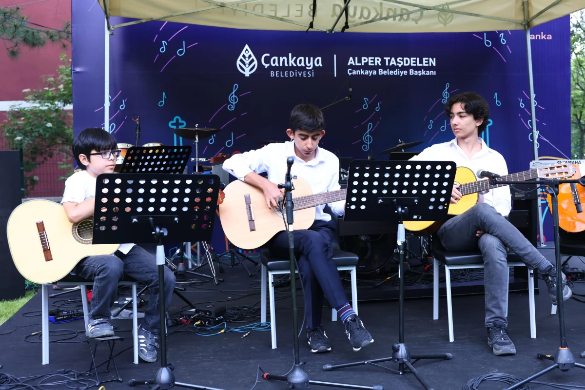 Muammer Sun Müzik Atölyesi'nde çocuklar performans sergiledi