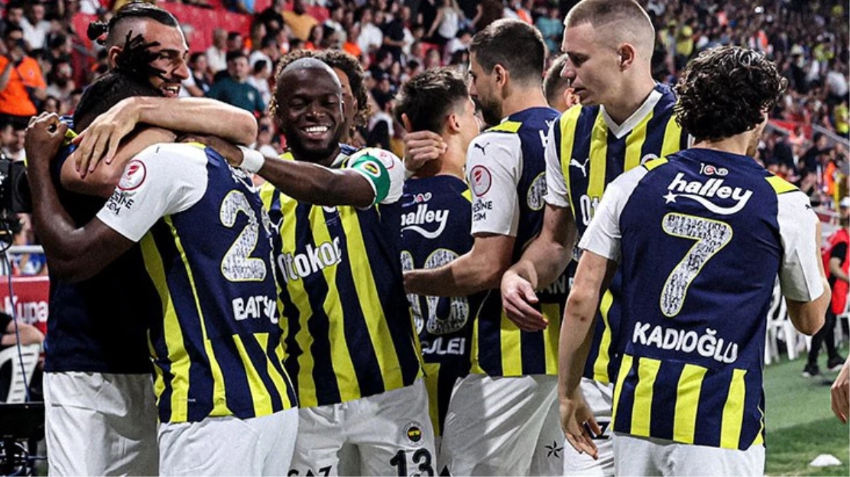 Son Dakika: Ziraat Türkiye Kupası finalinde Başakşehir'i 2-0 mağlup eden Fenerbahçe, 9 yıllık kupa hasretine son verdi