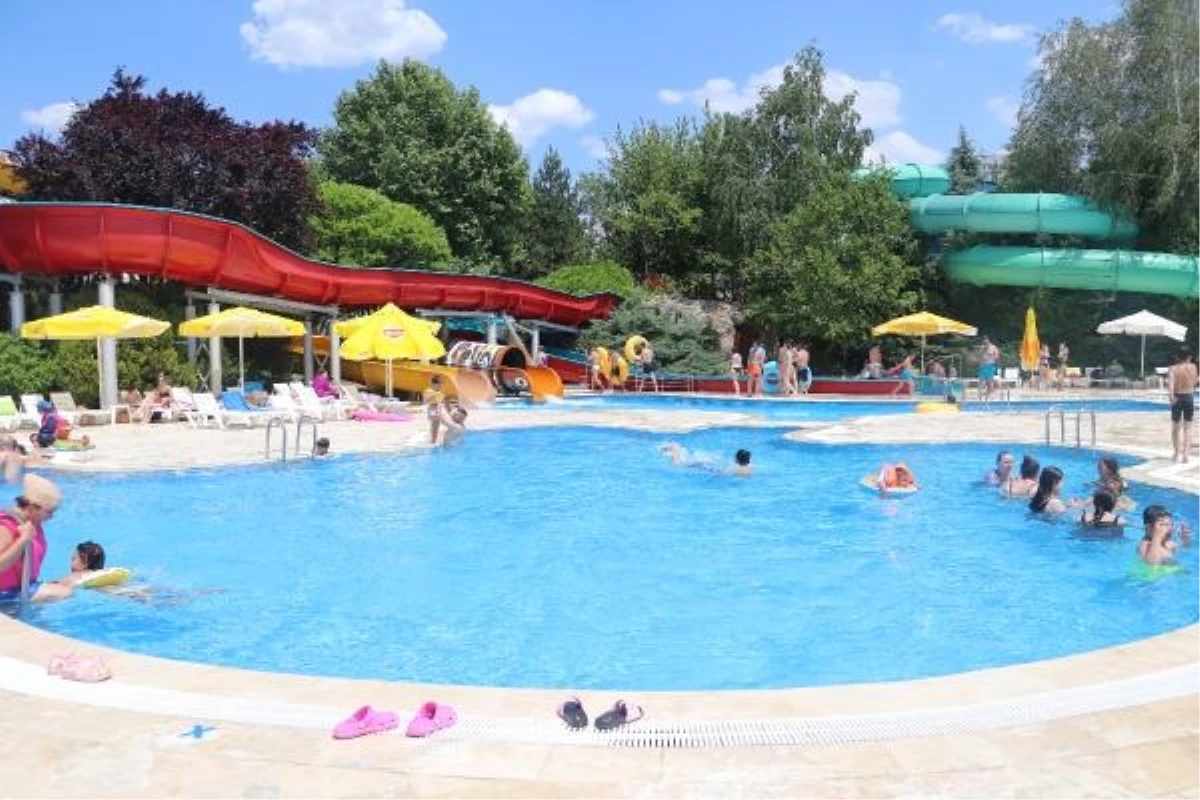 Ankara'da havuz ve aquaparklarda bayram yoğunluğu