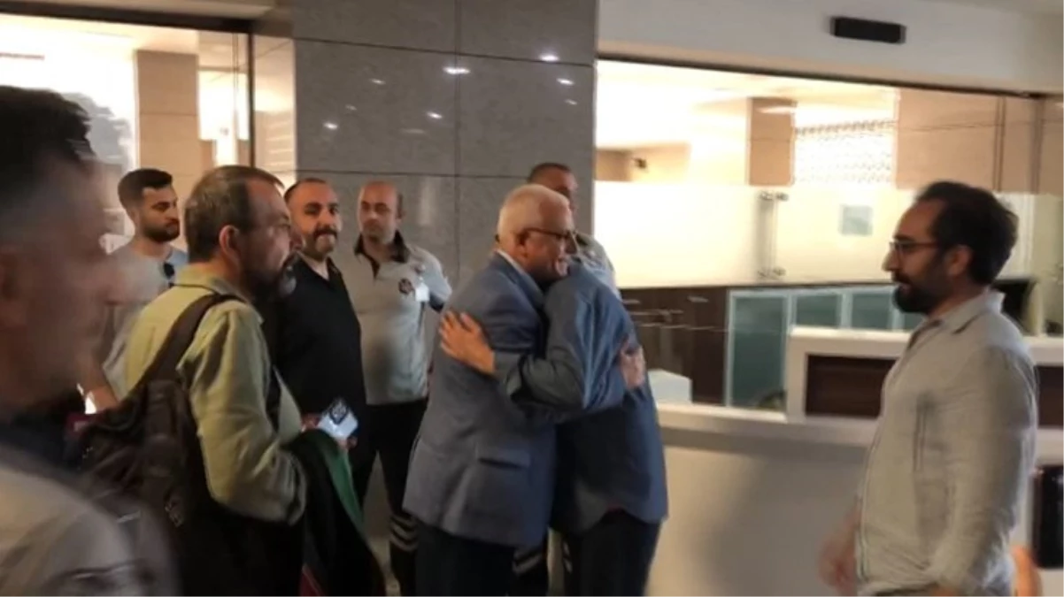 Merdan Yanardağ'a adliyede dayanak vermeye Sırrı Süreyya Başkan ile CHP İstanbul Milletvekili Enis Berberoğlu gitti