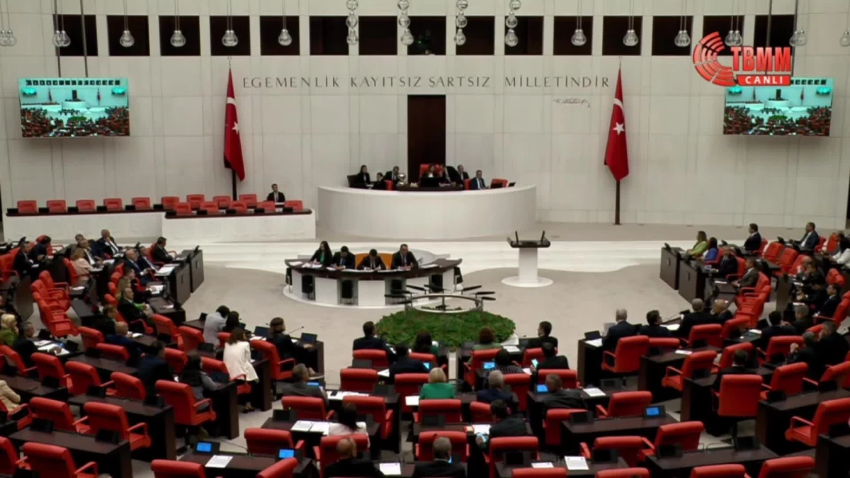 TBMM Genel Heyeti'nde CHP ve AKP Milletvekilleri Ortasında Tartışma Çıktı