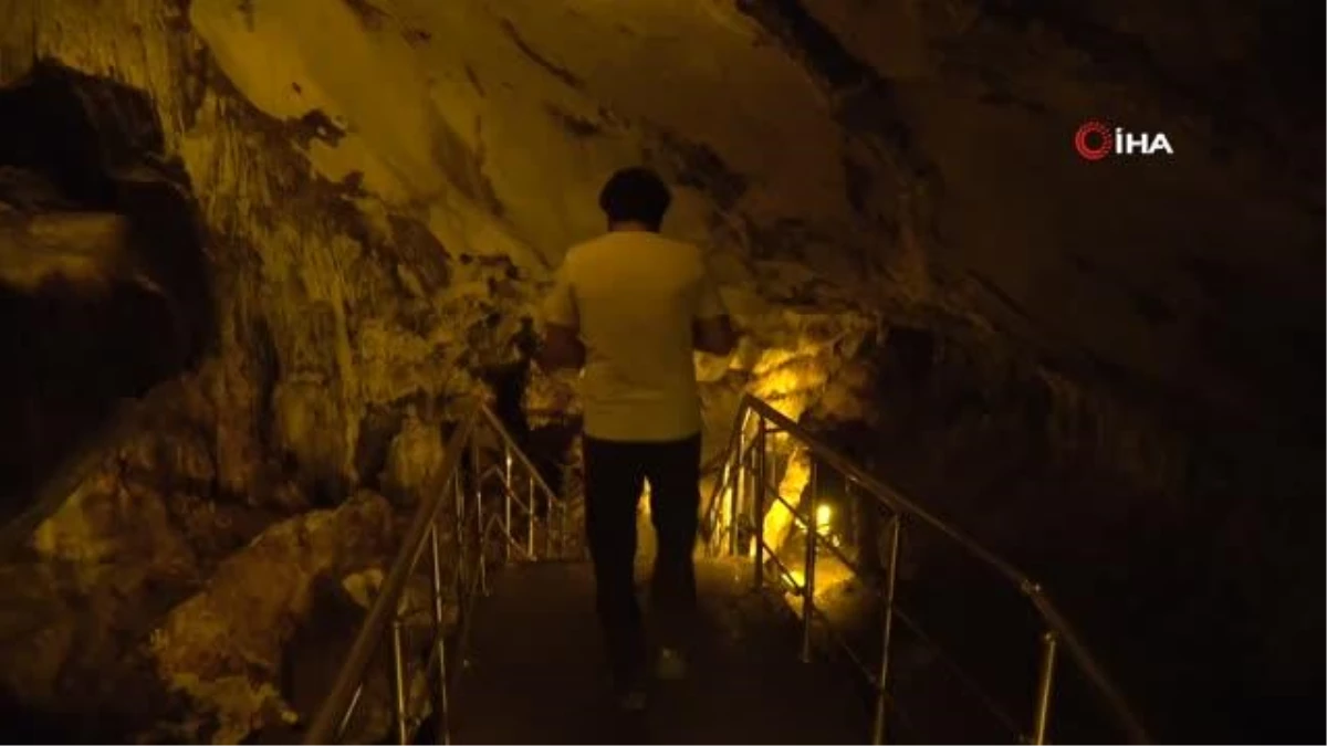 UNESCO Kültür Mirası listesindeki mağara, Soğan sarkıtlarıyla dikkat çekiyor